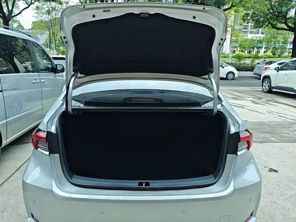 Toyota Corolla 2021 1.2T S-CVT Elite PLUS Edition фото 19