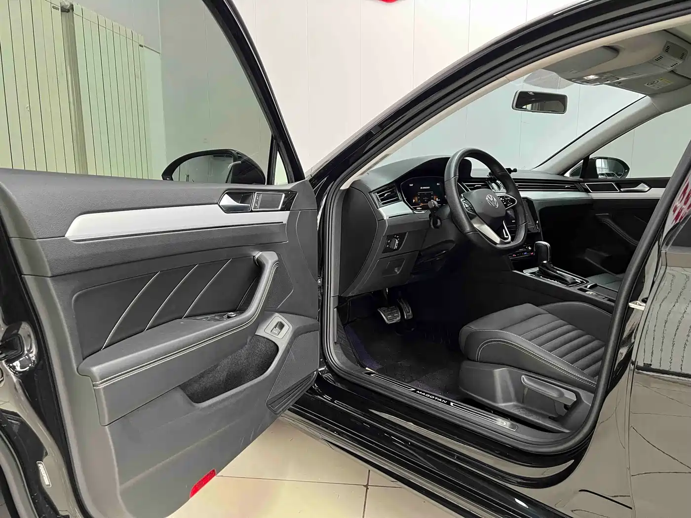 Volkswagen Magotan 2023 Model 2 Million Units Commemorative Edition 280TSI DSG Leading Version фото 7