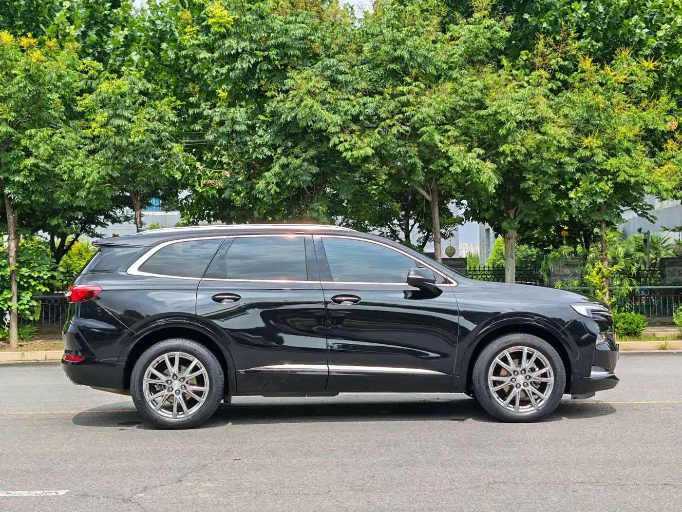 Фото 10 - Buick Enclave