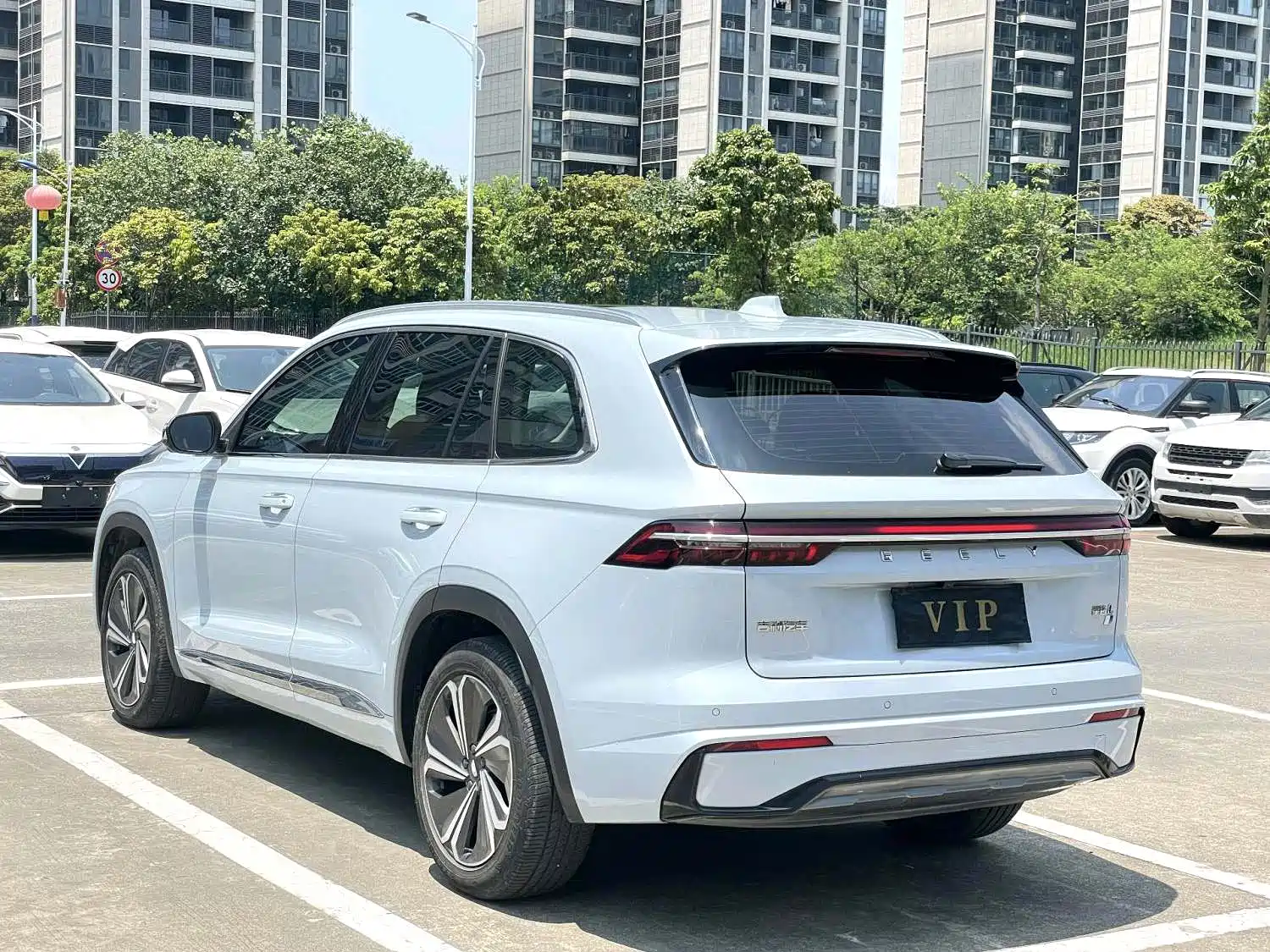 Фото 2 - Geely Monjaro