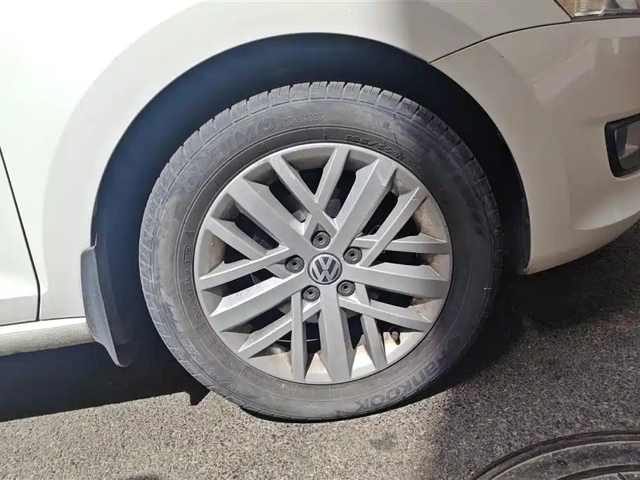 Volkswagen Santana 2013 Model 1.6L Automatic Luxury Edition фото 6