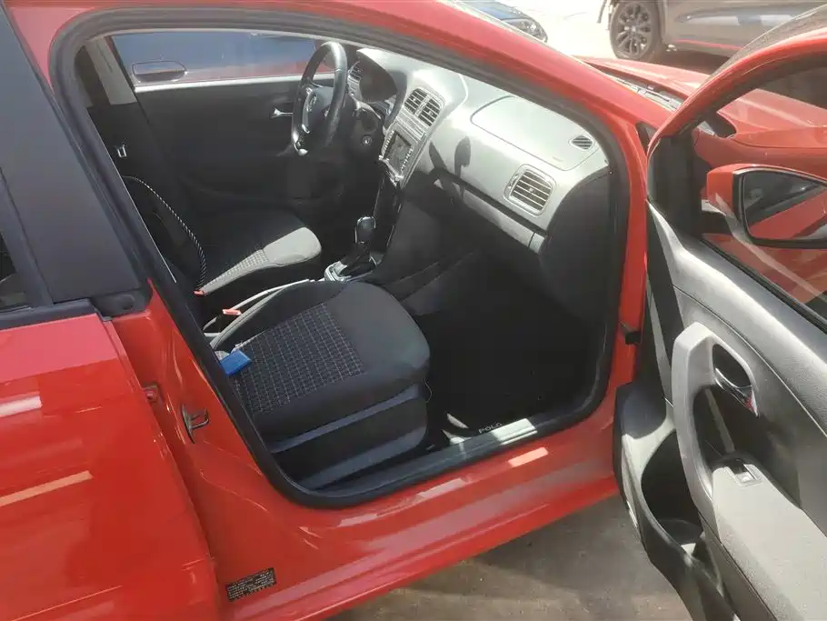 Volkswagen Polo 2016 1.6L Automatic Comfort фото 8