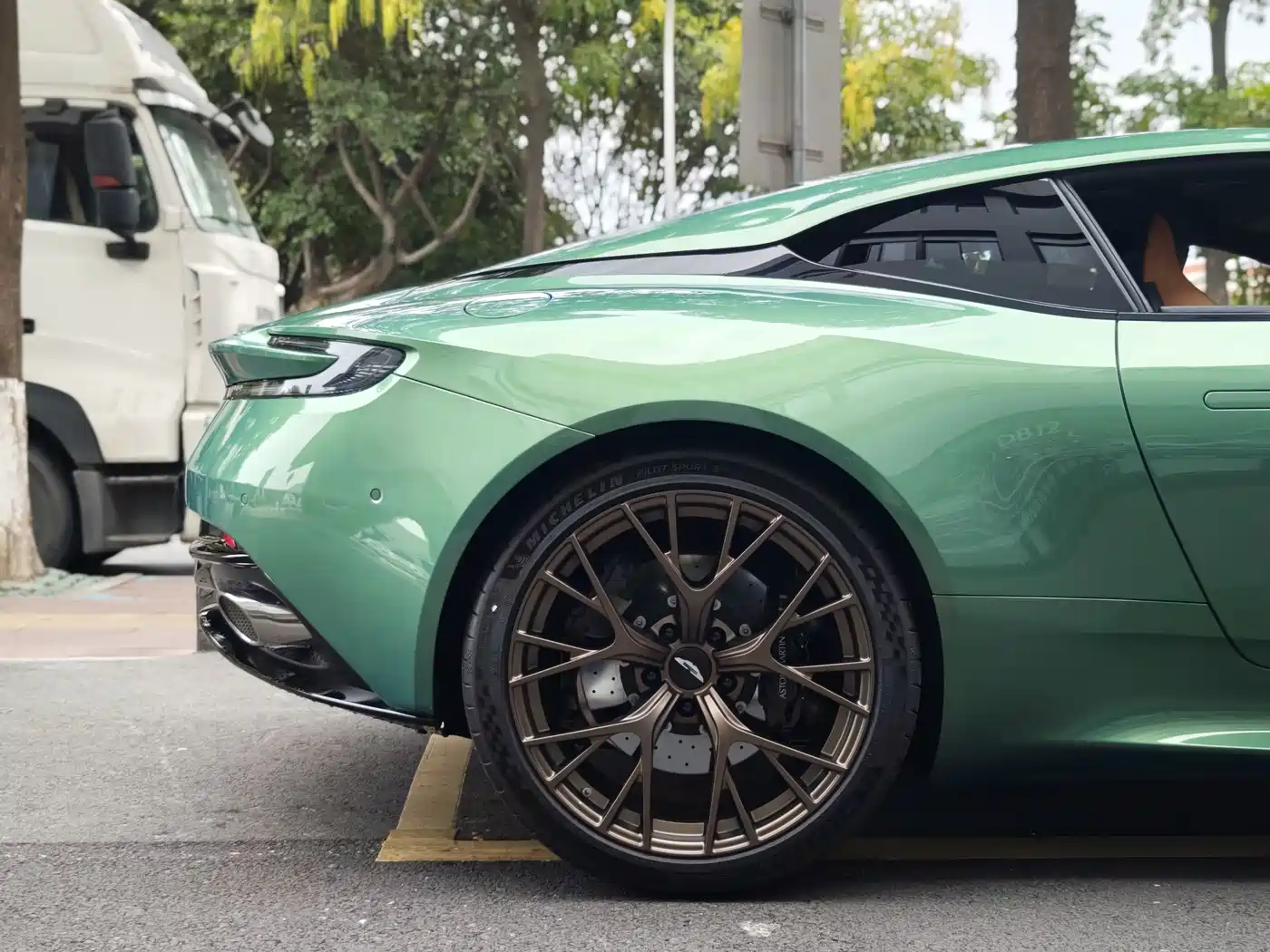 Aston Martin DB12 2024 2025 4.0T V8 Coupe