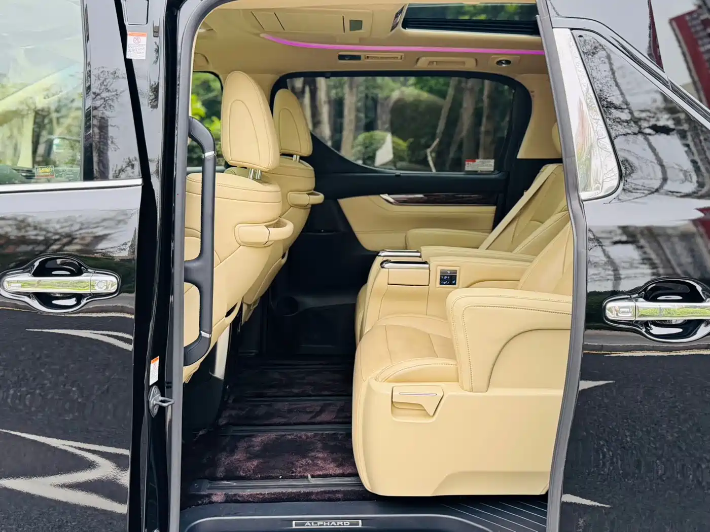 Toyota Alphard 2019 Hybrid 2.5L Luxury фото 8