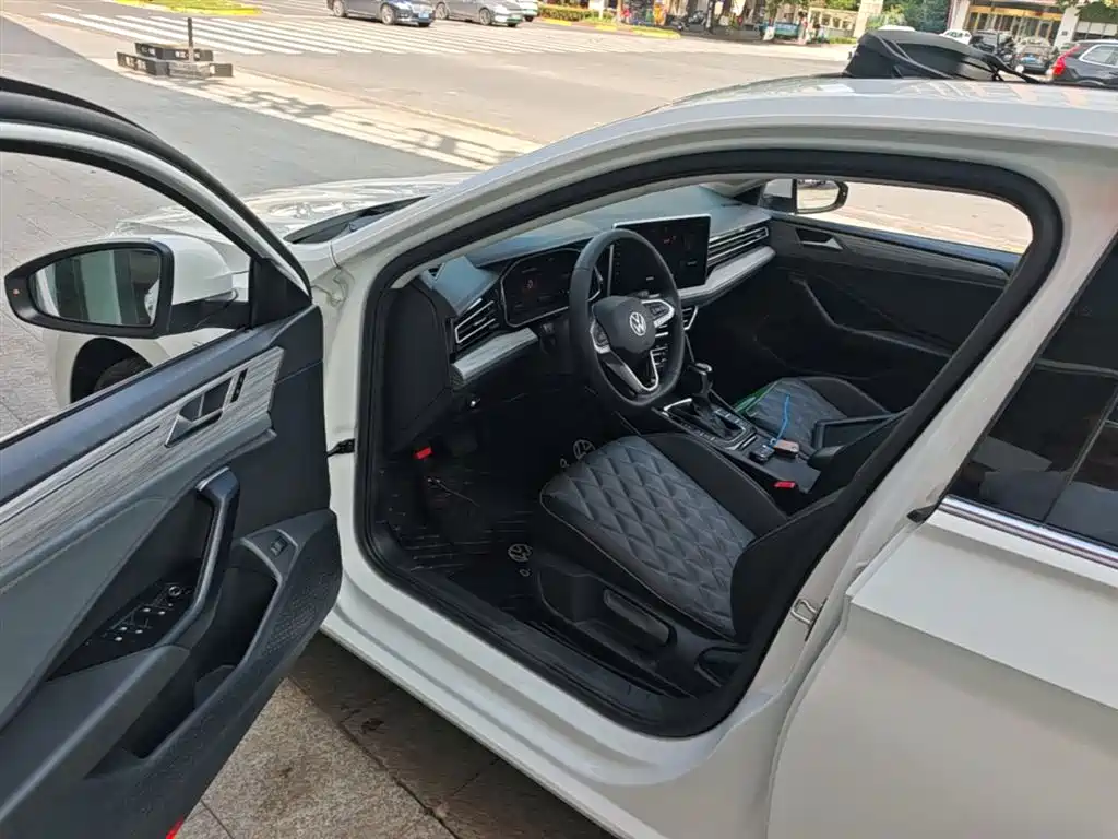Volkswagen Sagitar 2023 Model Year 200TSI DSG Surpass Edition фото 15