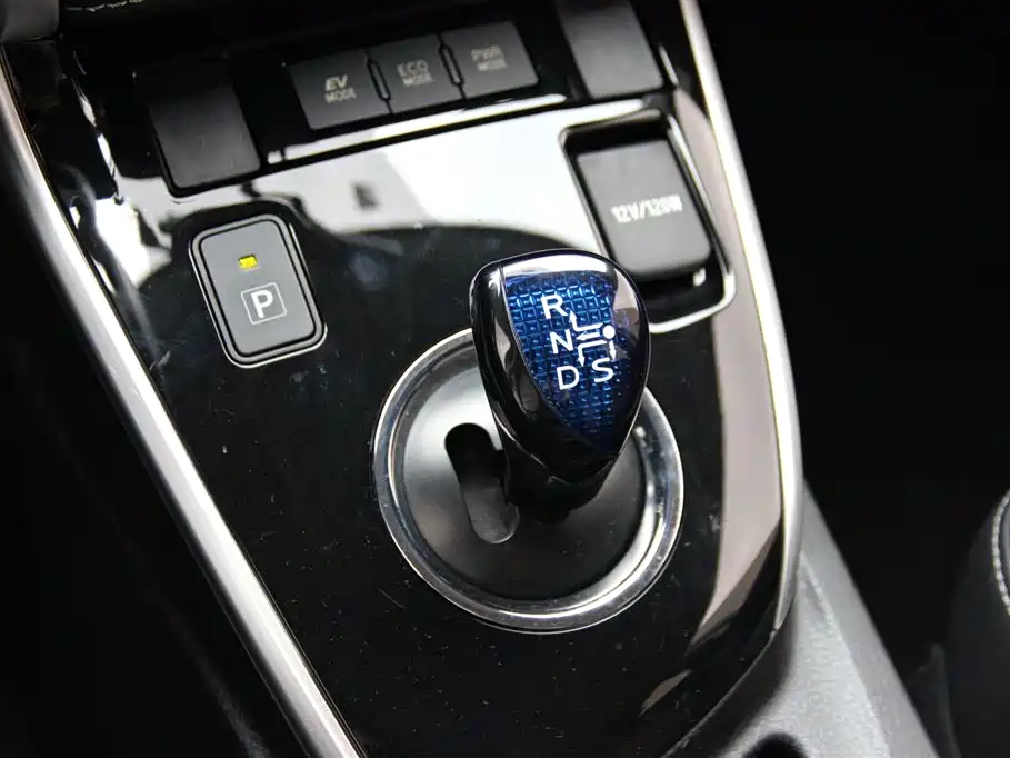 Toyota Corolla 2017 Facelift Hybrid 1.8L E-CVT Leading Edition фото 17
