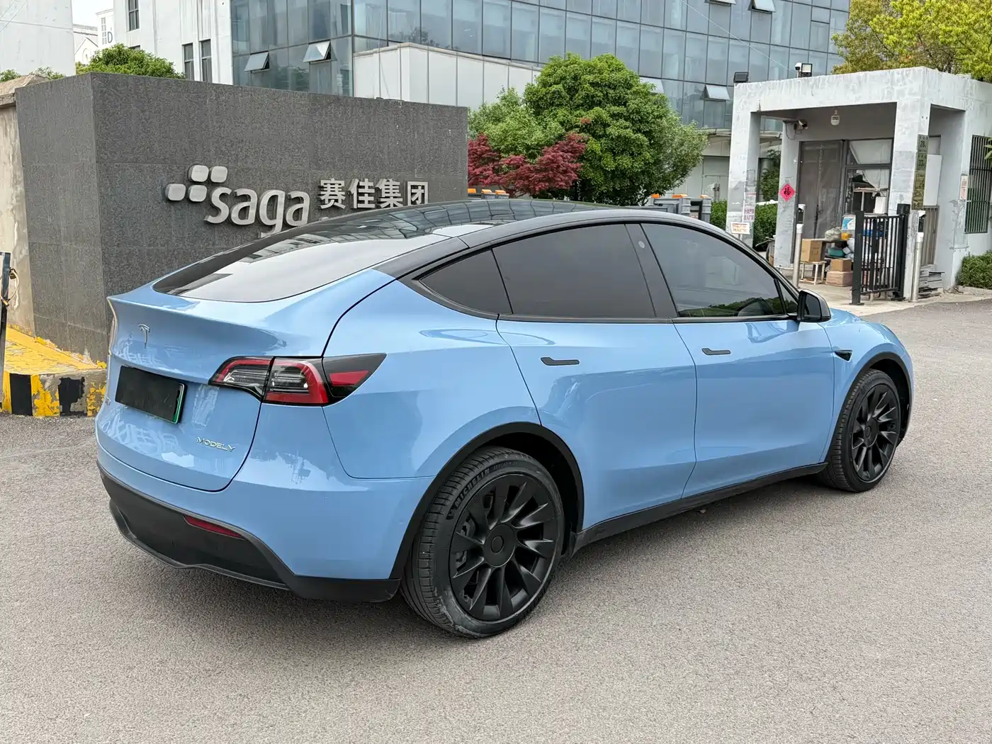 TESLA MODEL Y