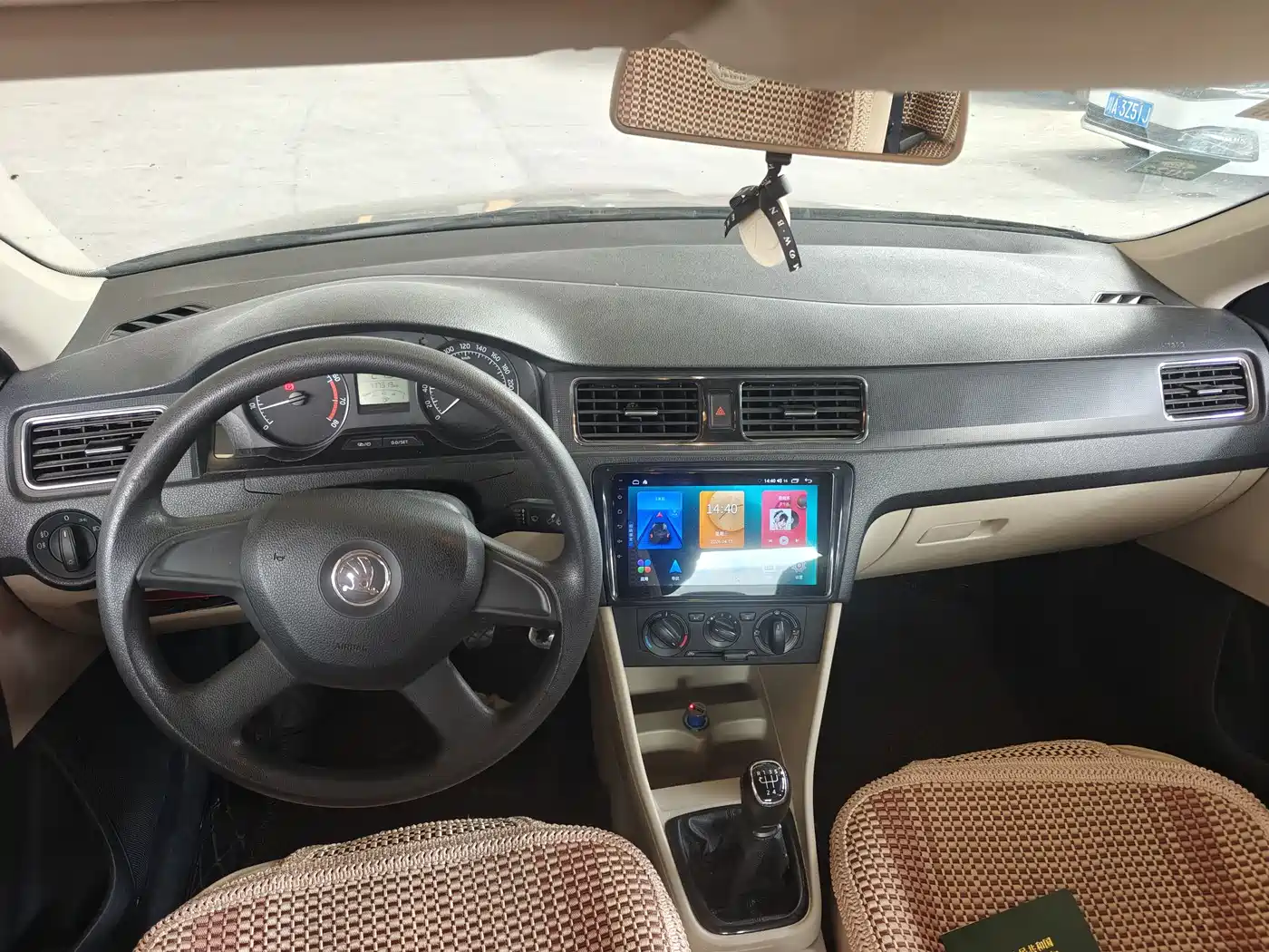 Škoda Rapid 2013 1.6L Manual Smart Selection фото 6