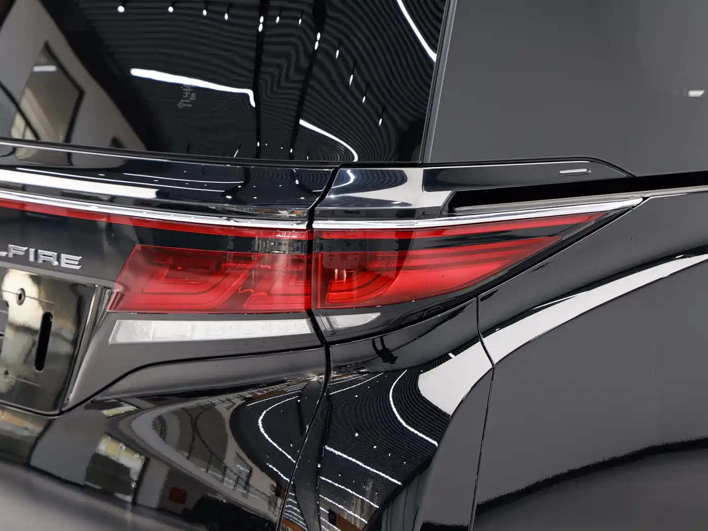 Toyota Vellfire 2024 Crown Hybrid 2.5L Executive Premium Edition фото 9