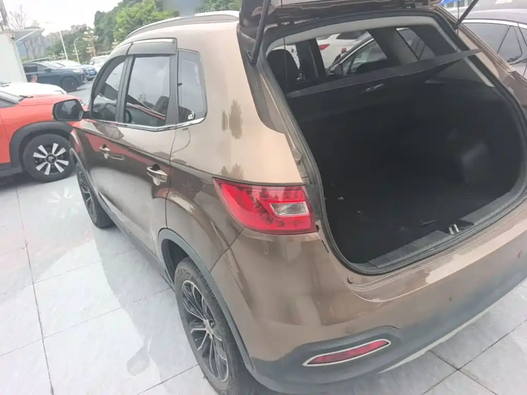 FAW Senya R7 2016 2016 1.6L Manual Premium