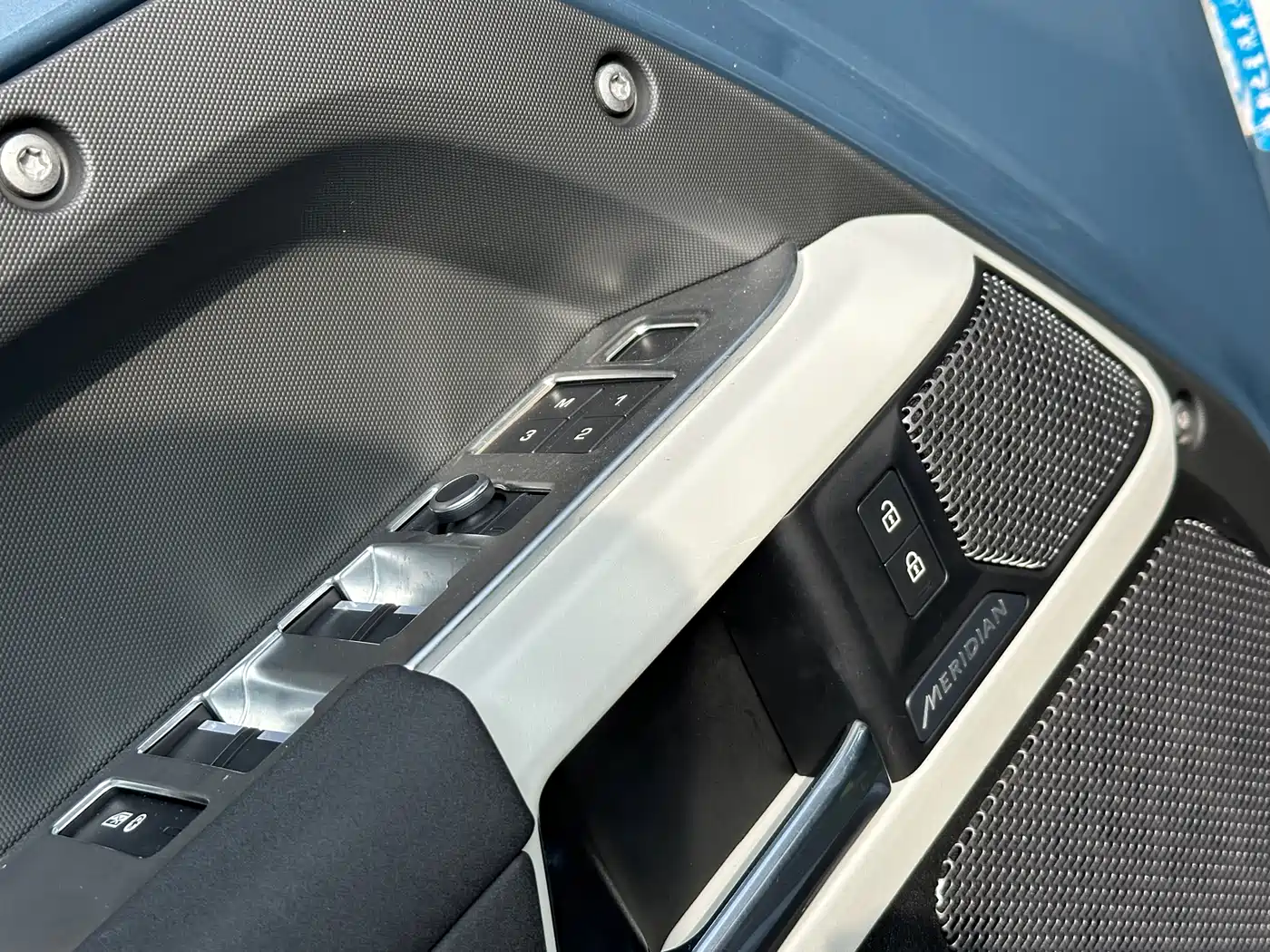 Land Rover Defender 2020 Model 110 P400 SE фото 12