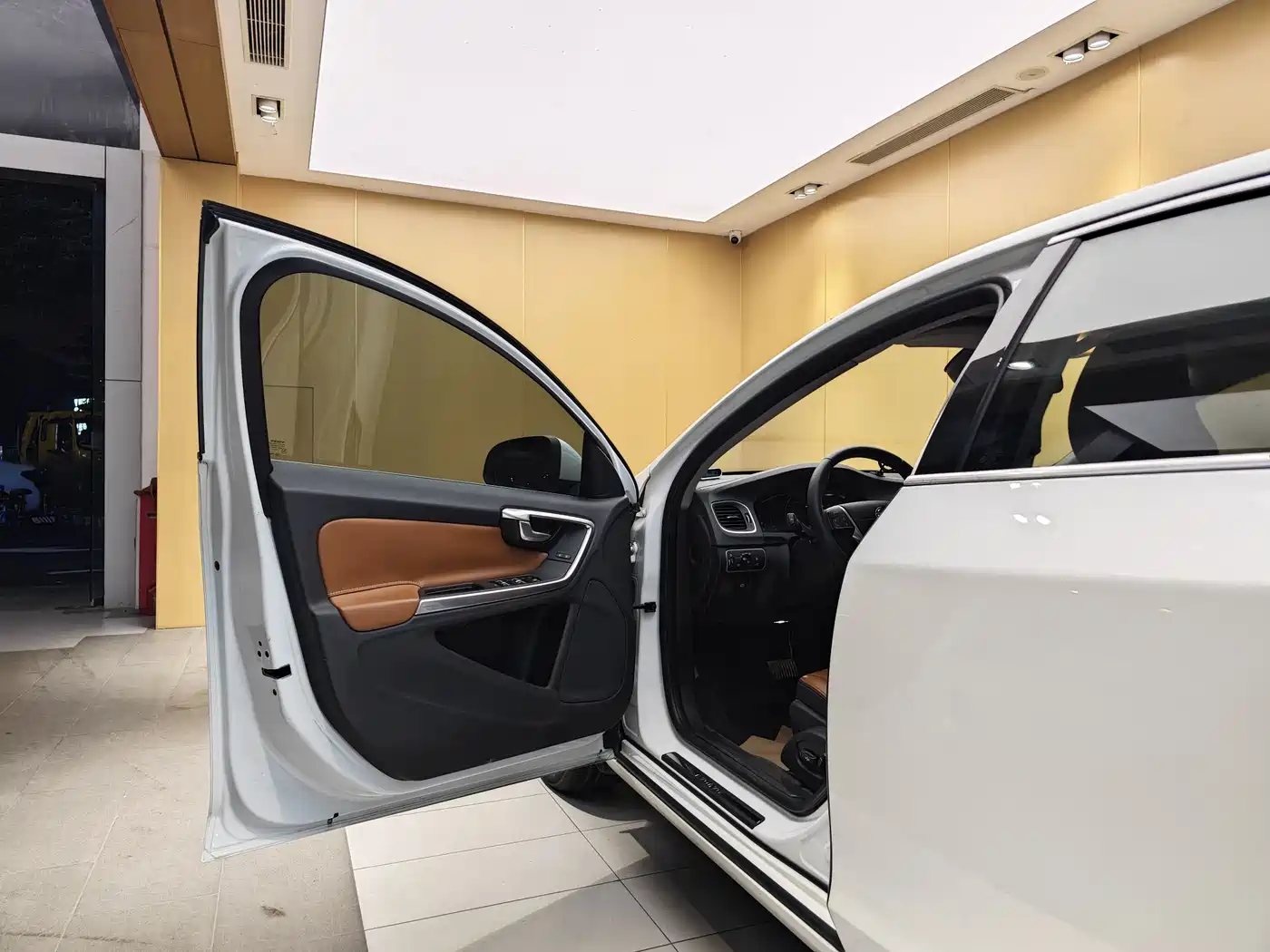 Фото 7 - Volvo S60