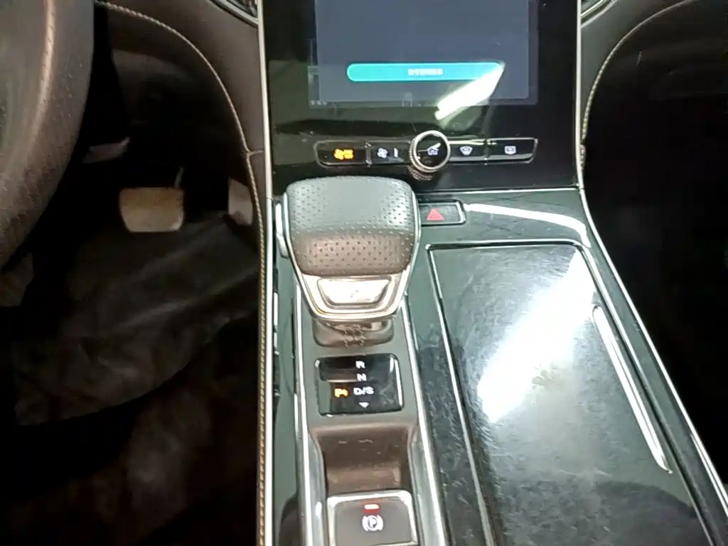 Roewe i6 MAX 2022 2020 Model 300TGI Automatic Cool & Smart Edition