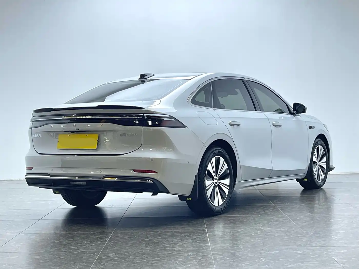 Geely Galaxy Galaxy A7 2025 EM-i 150km Explorer+ Edition фото 4
