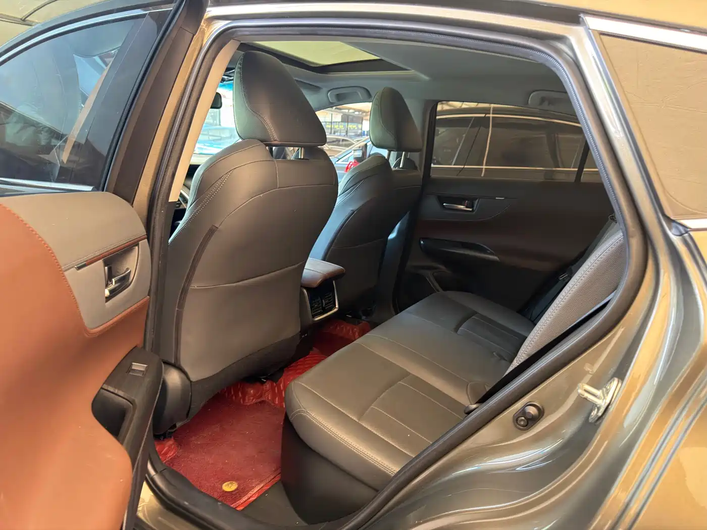 Toyota Lingfang HARRIER 2022 Hybrid 2.5L CVT 2WD Luxury Edition фото 6