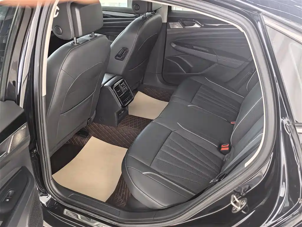 Volkswagen Passat 2024 380TSI Elite Edition фото 10
