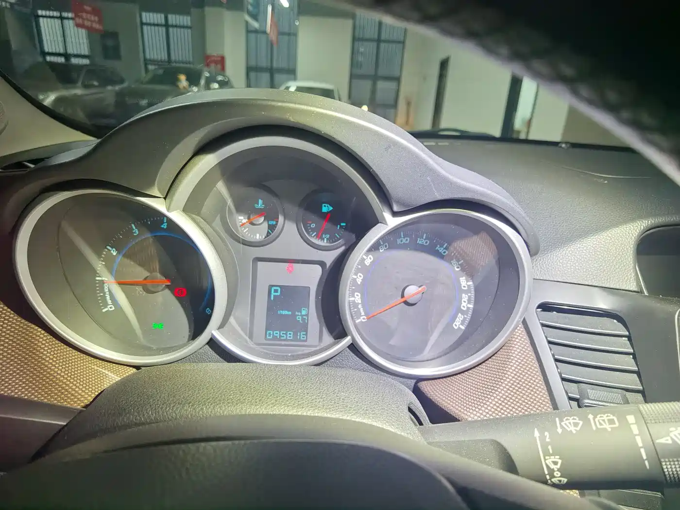 Chevrolet Cruze 2013 Hatchback 1.6L Automatic Luxury фото 10