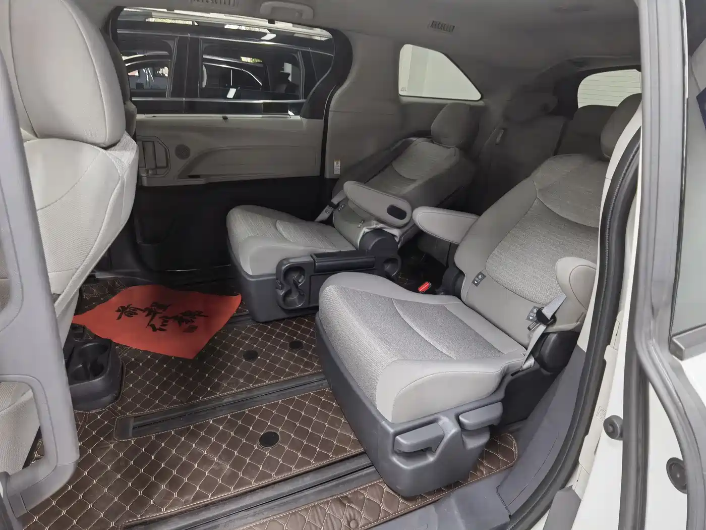 Toyota Sienna 2024 2.5L Hybrid Comfort Edition фото 5