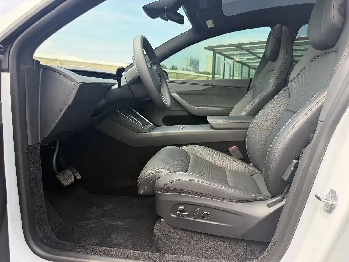 Tesla Model Y L 2025 2025 Facelift Long Range AWD