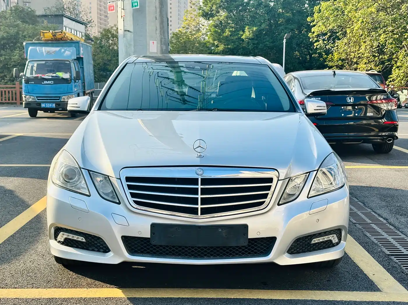 Mercedes-Benz E-Class 2010 E 300 L Fashion фото 2