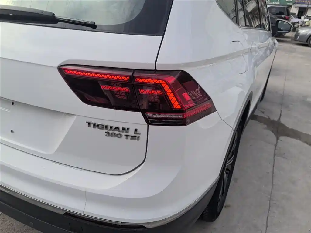 Volkswagen Tiguan L 2017 380TSI Automatic 4WD Luxury Edition фото 8