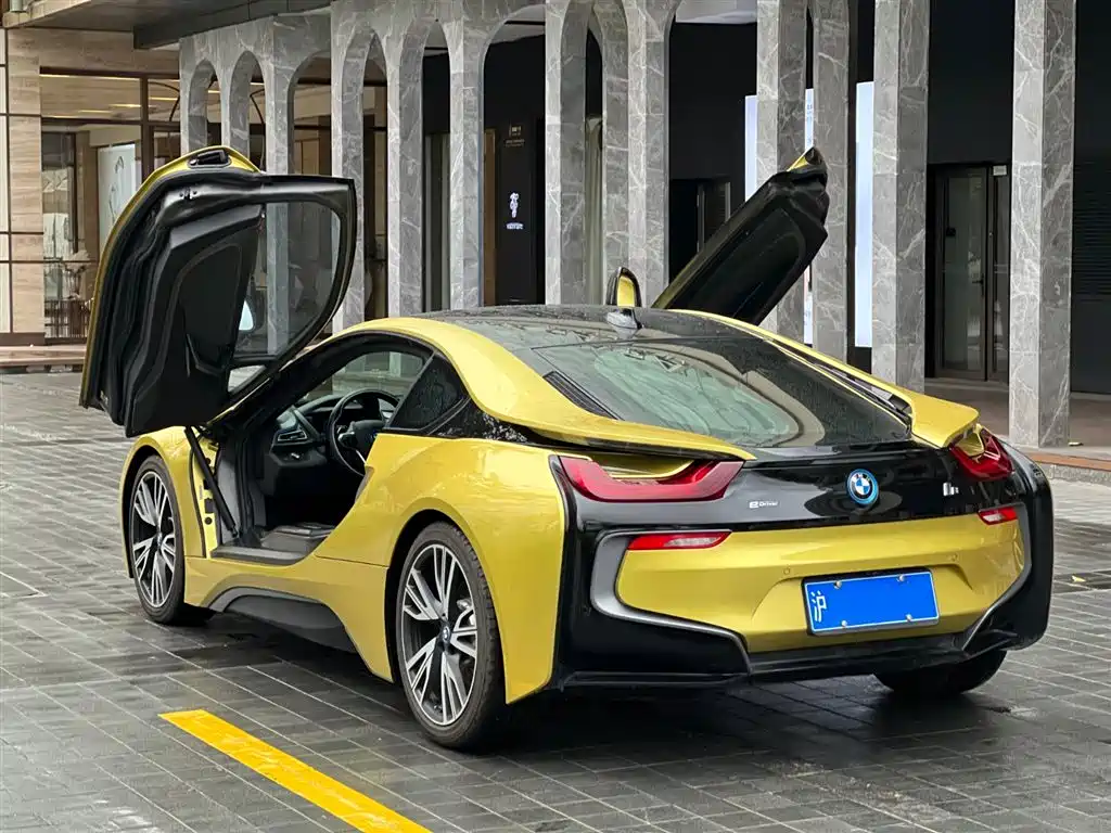 BMW I8
