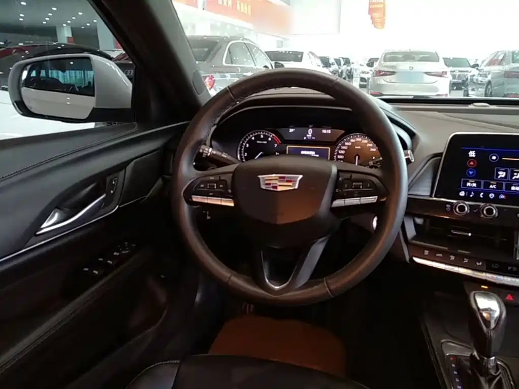 Cadillac CT4 2023 2022 28T Fashion Style