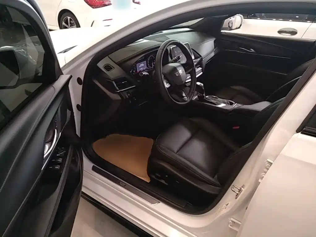 Cadillac CT4 2023 2022 28T Fashion Style