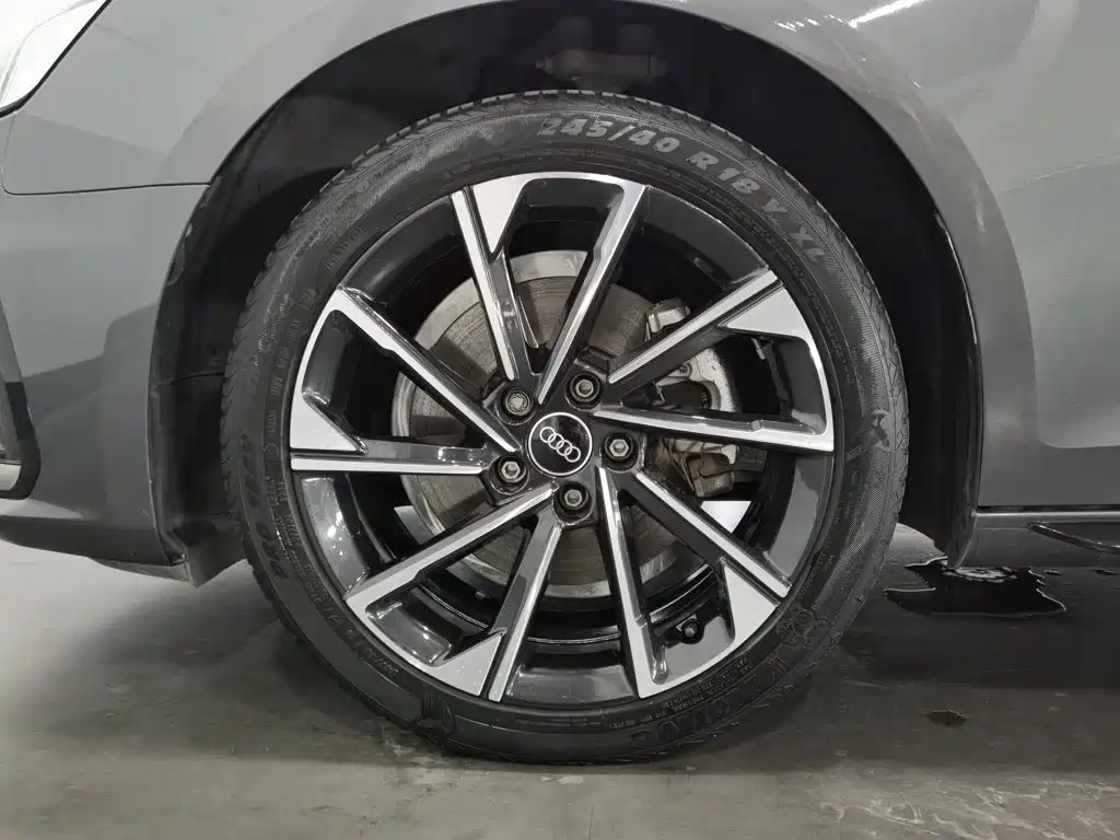 Фото 17 - Audi A4L