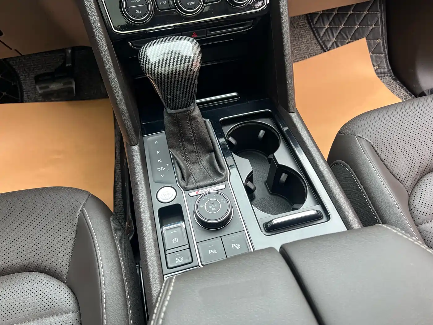 Volkswagen Teramont 2019 380TSI 4WD Luxury Edition China VI фото 14