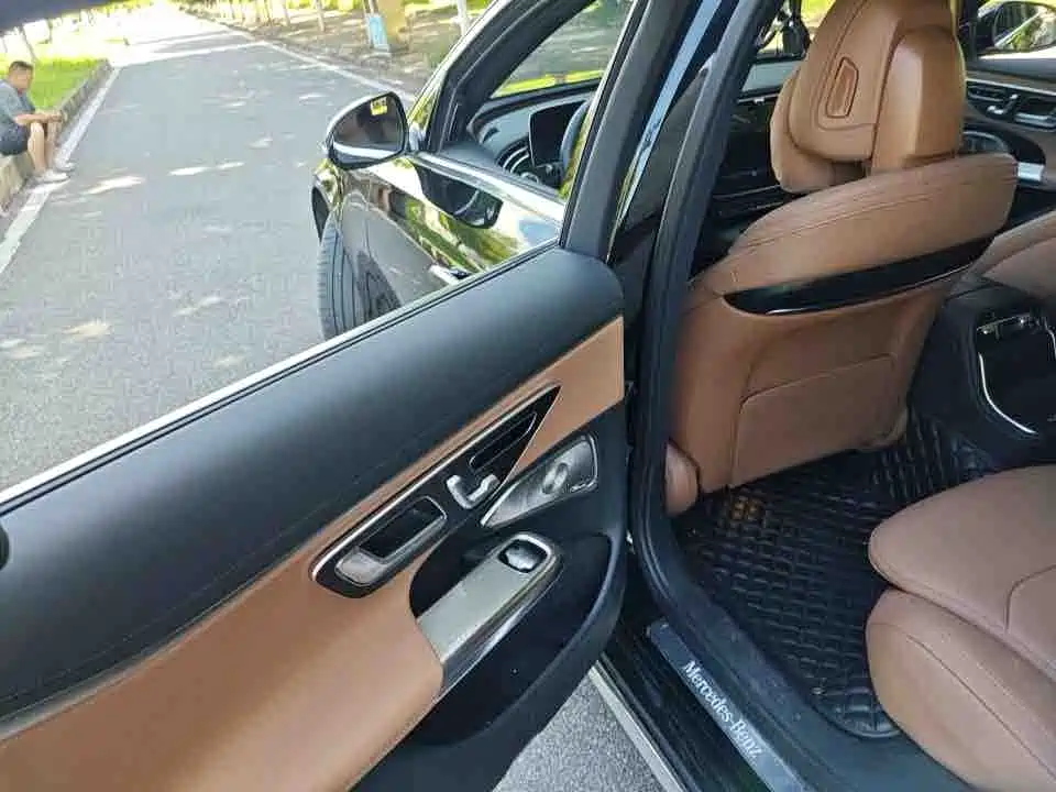 Photo 10 - Mercedes-Benz E-Class