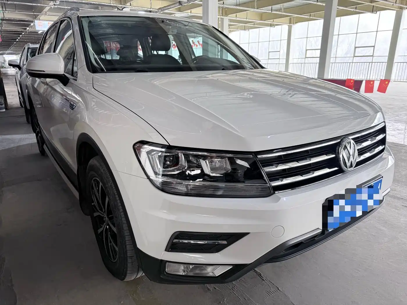 Volkswagen Tiguan L 2018 Facelift 330TSI Automatic 2WD Luxury Edition фото 3