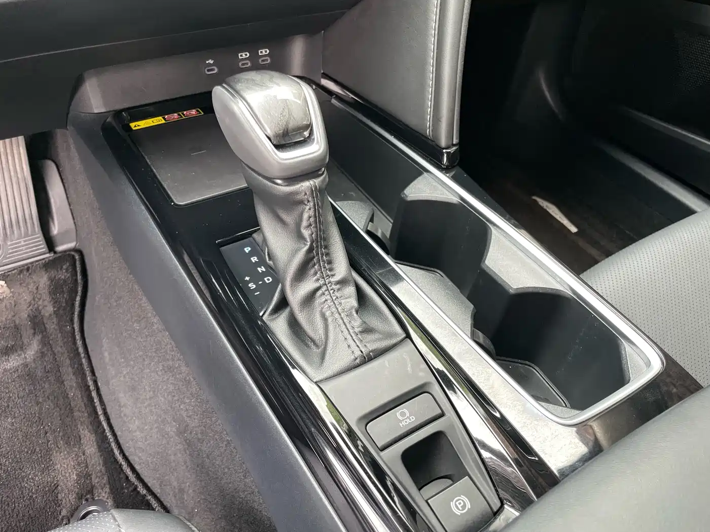 Toyota Camry 2024 Hybrid 2.0HGVP Luxury Edition фото 21
