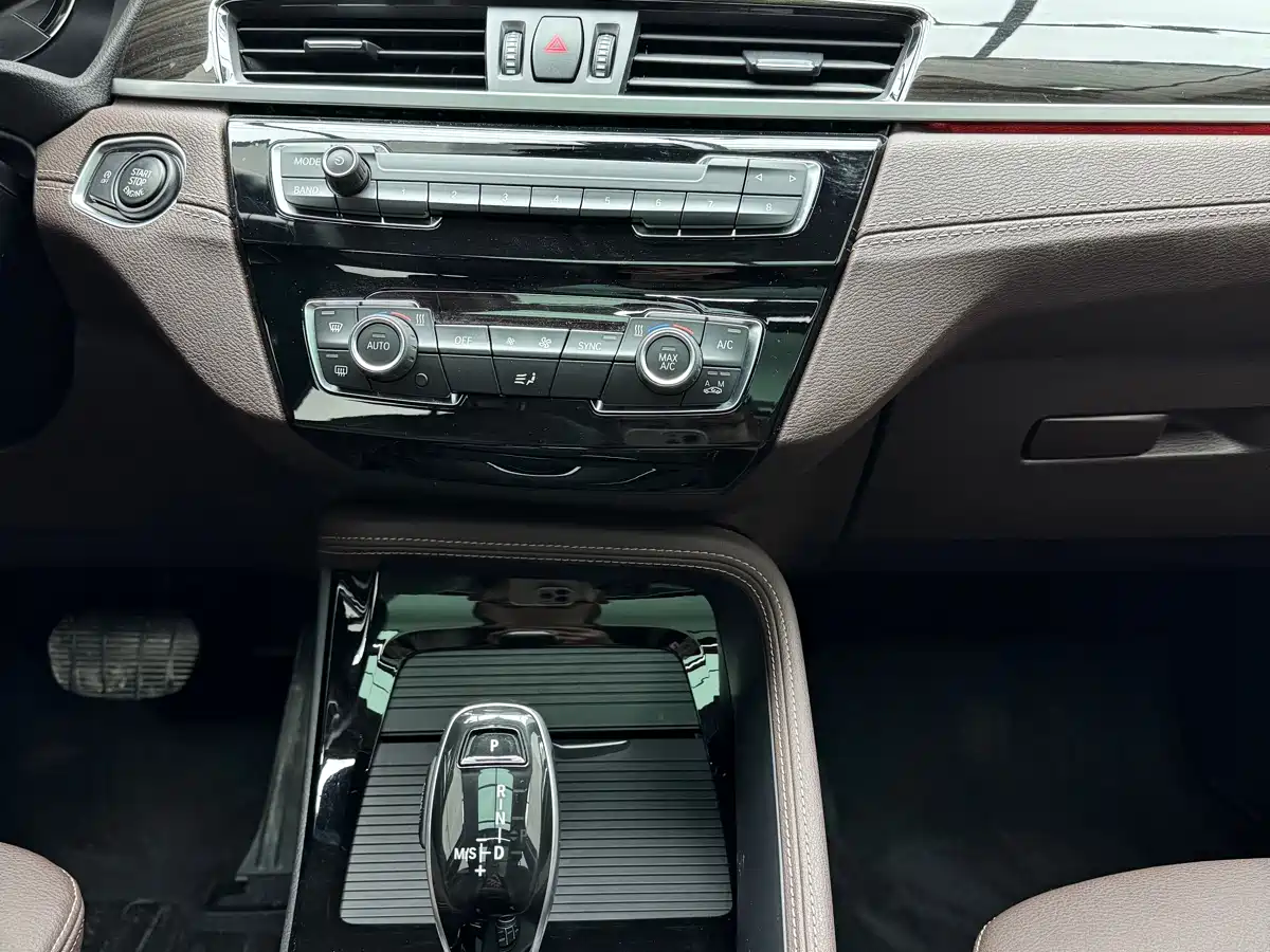 BMW X1 2020 xDrive25Li Premium Edition фото 8