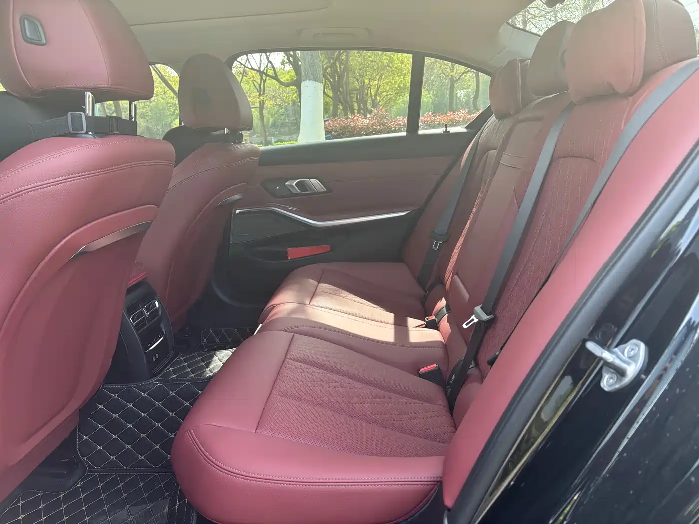BMW 3 Series 2024 325Li M Sport Shadowline Package фото 10