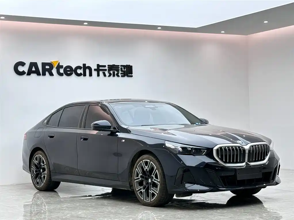 BMW 5 Series 2025 530Li Premium M Sport Package фото 6