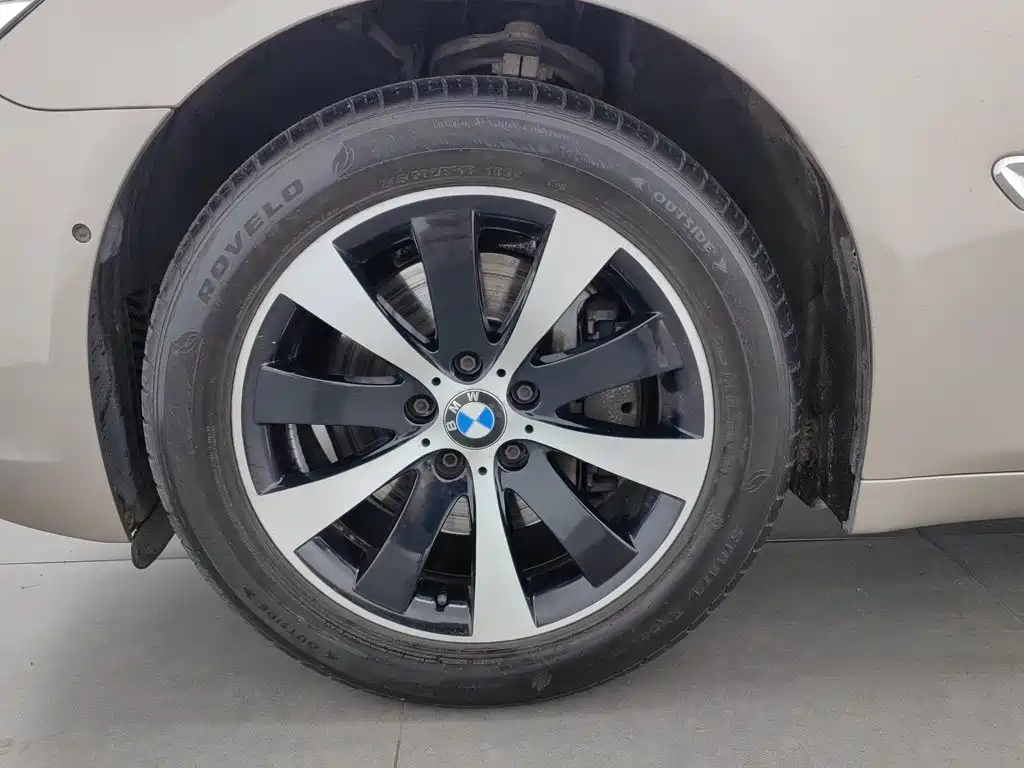Фото 17 - BMW 7 Series