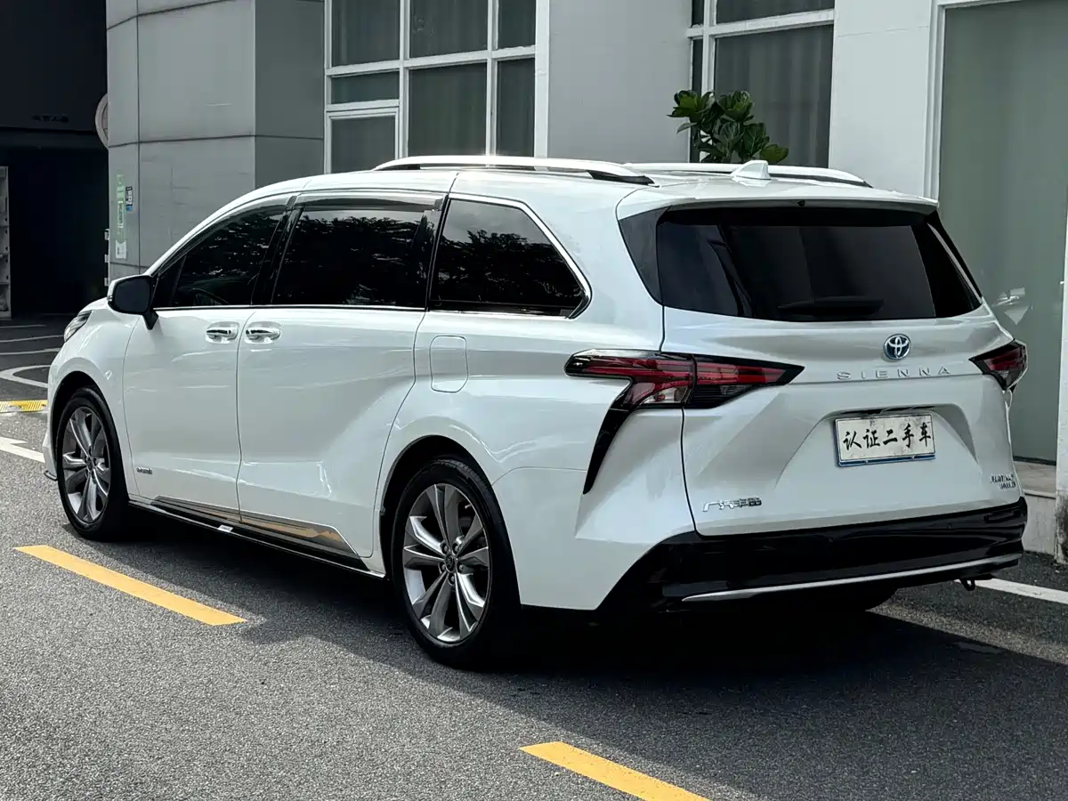 Фото 28 - Toyota Sienna
