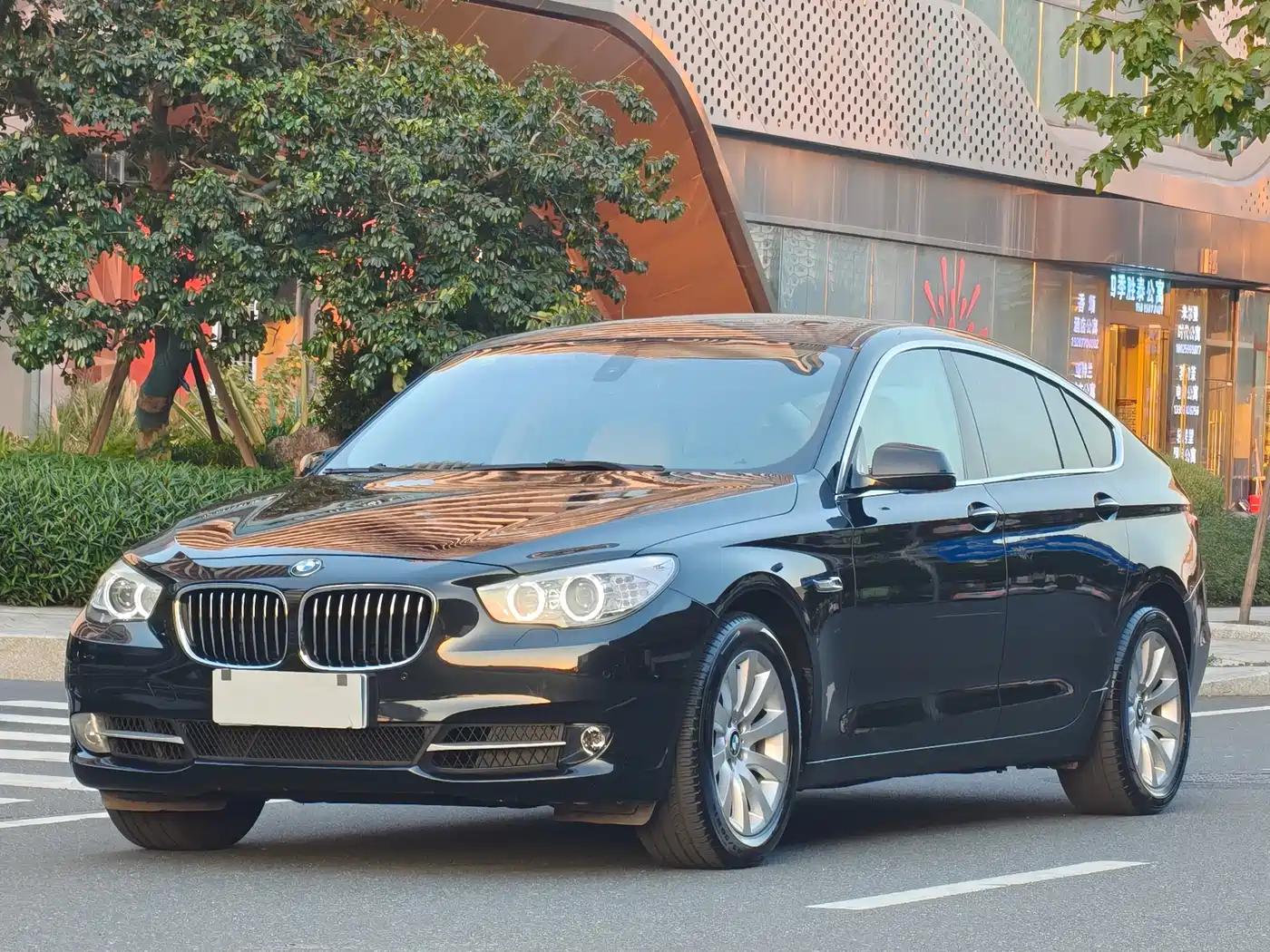 BMW 5 Series GT 2010 535i Luxury Model