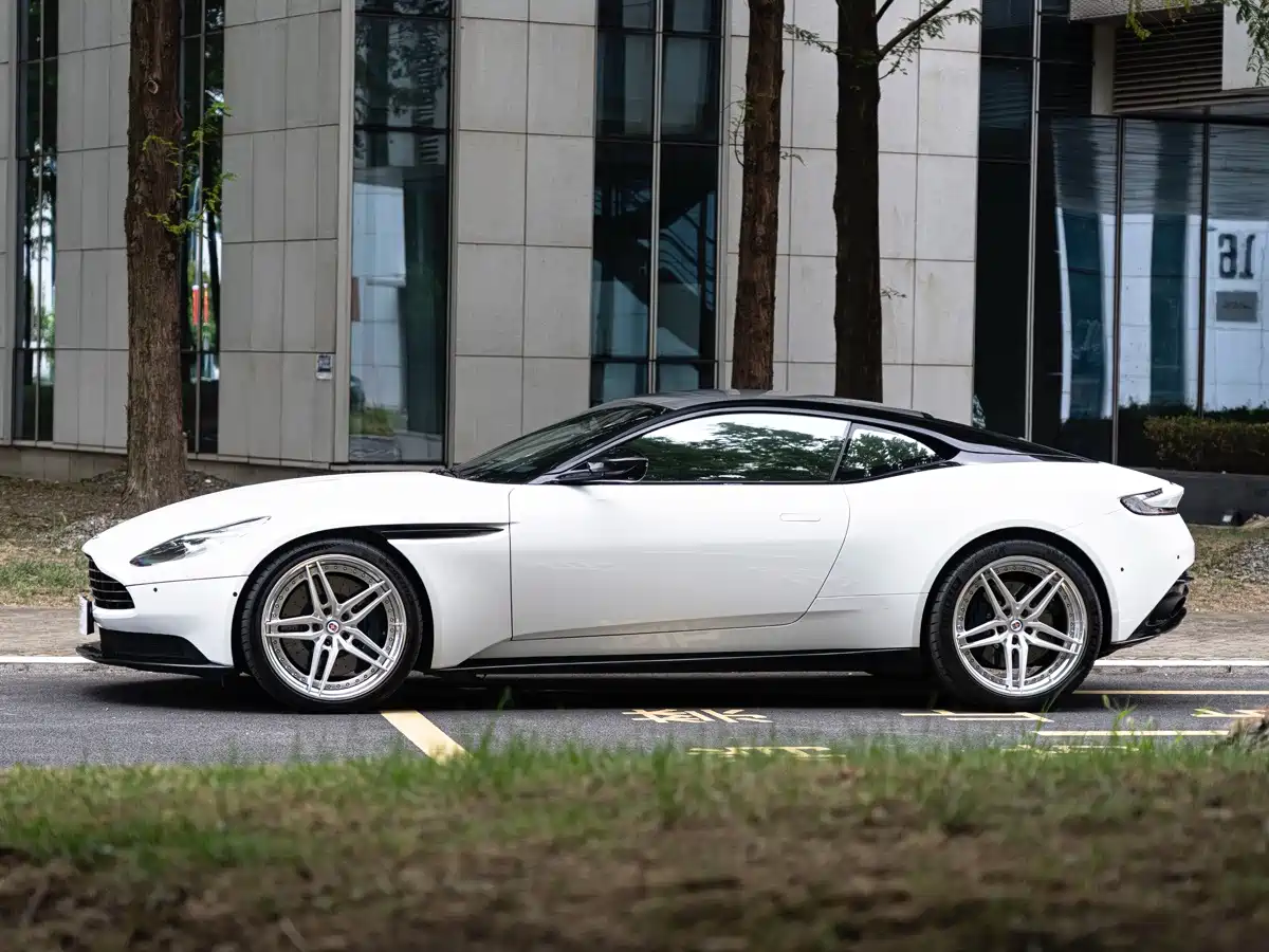 Aston Martin DB11 2017 2017 5.2T V12