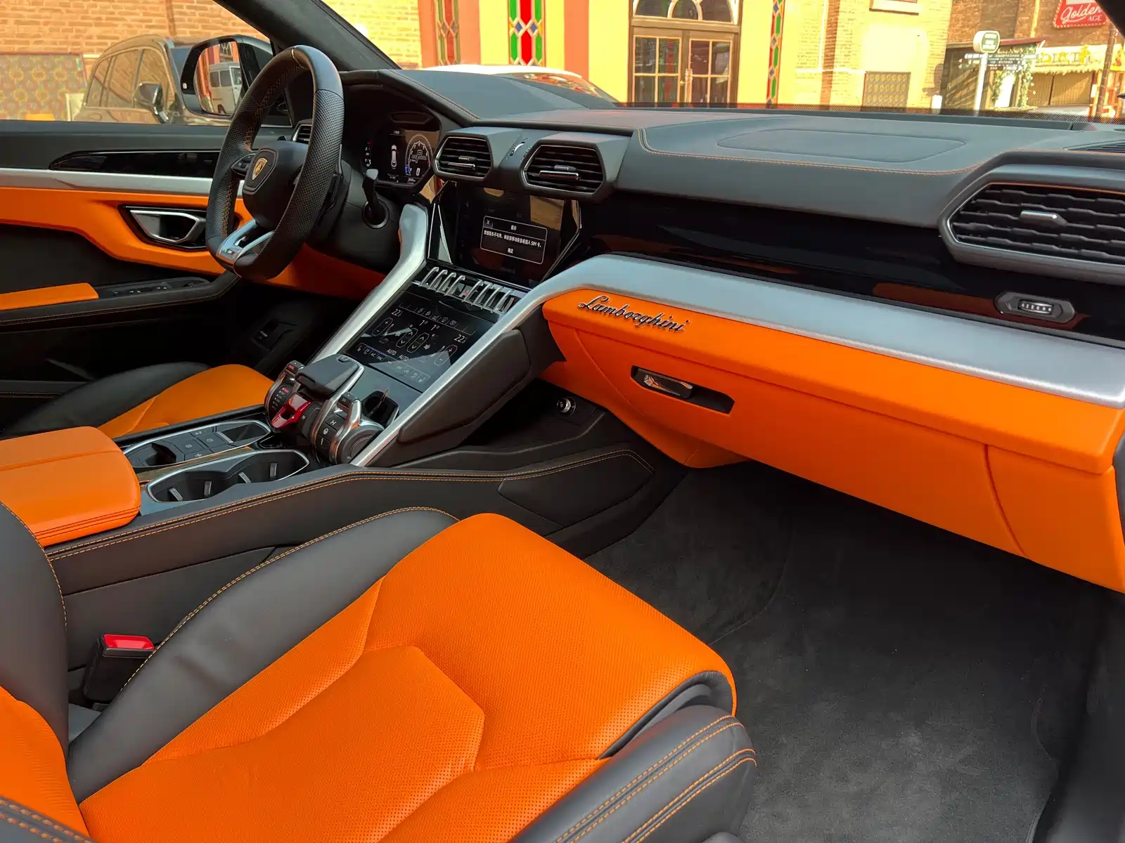 Фото 9 - Lamborghini Urus