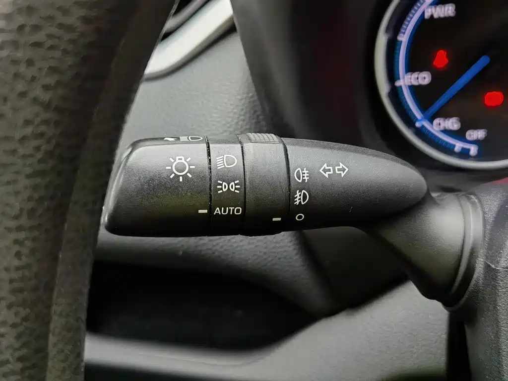 Фото 21 - Toyota RAV4