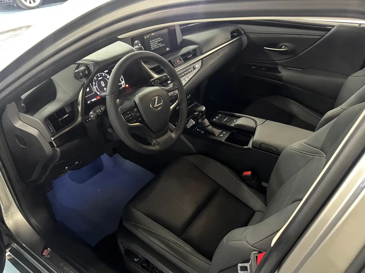Фото 5 - Lexus ES