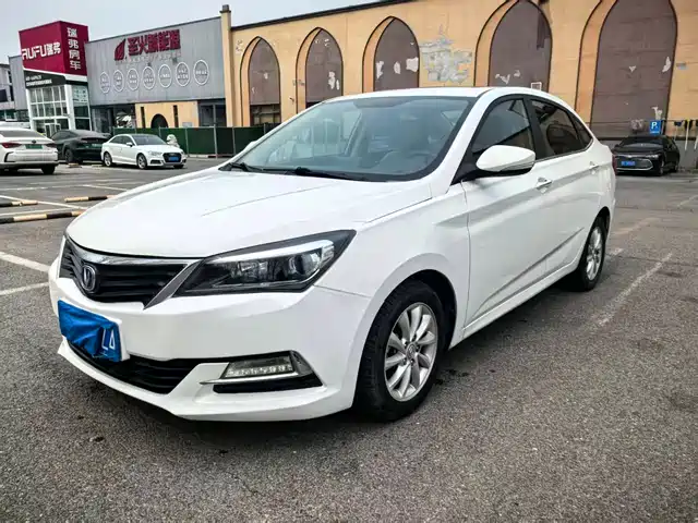 CHANGAN YUEXIANG V7