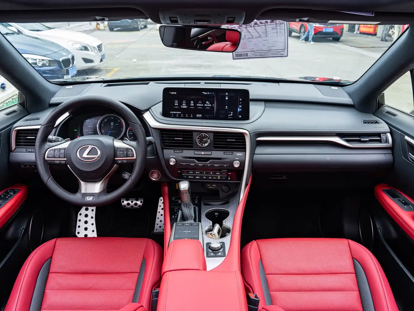 Фото 13 - Lexus RX