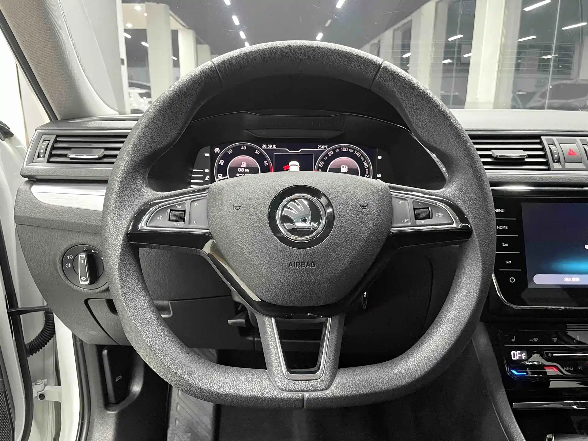 Фото 8 - Škoda Superb