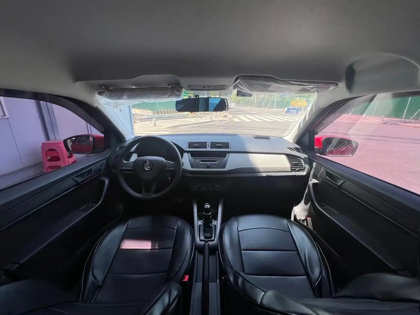 Škoda Fabia 2015 1.4L Automatic Advance Edition фото 6