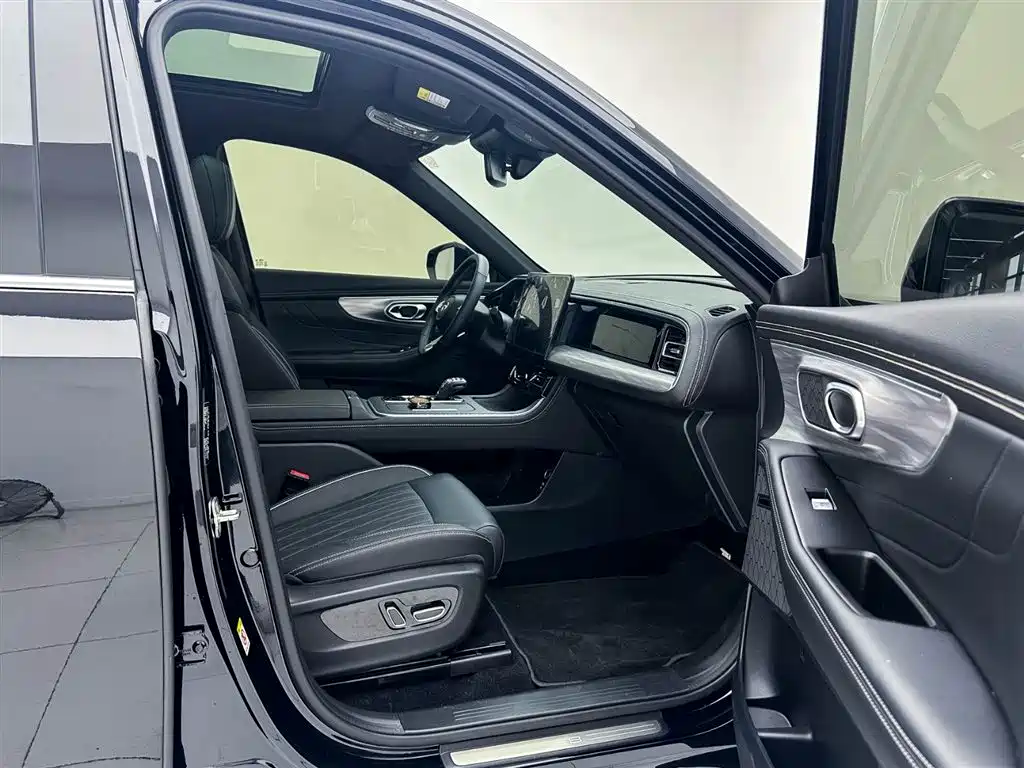 GAC Trumpchi Trumpchi GS8 2025 Pilot Series 2.0TGDI 2WD Luxury Edition 5-seater фото 25