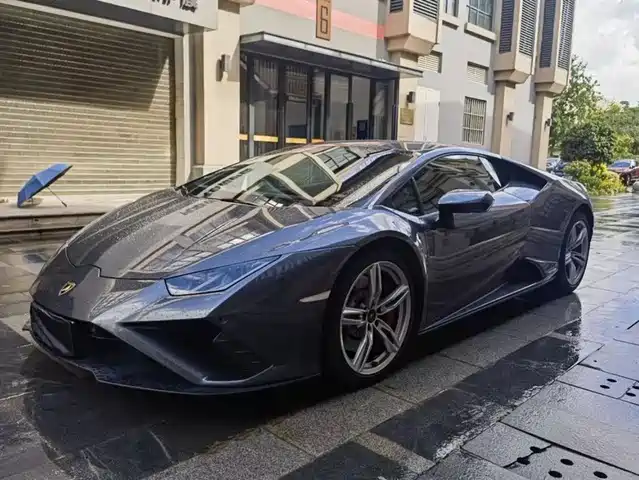 LAMBORGHINI HURACÁN