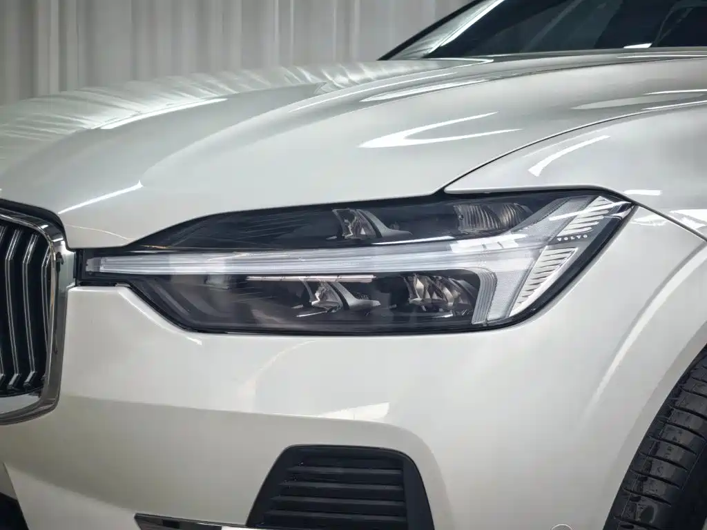 2025 Volvo XC60 Plug-in Hybrid